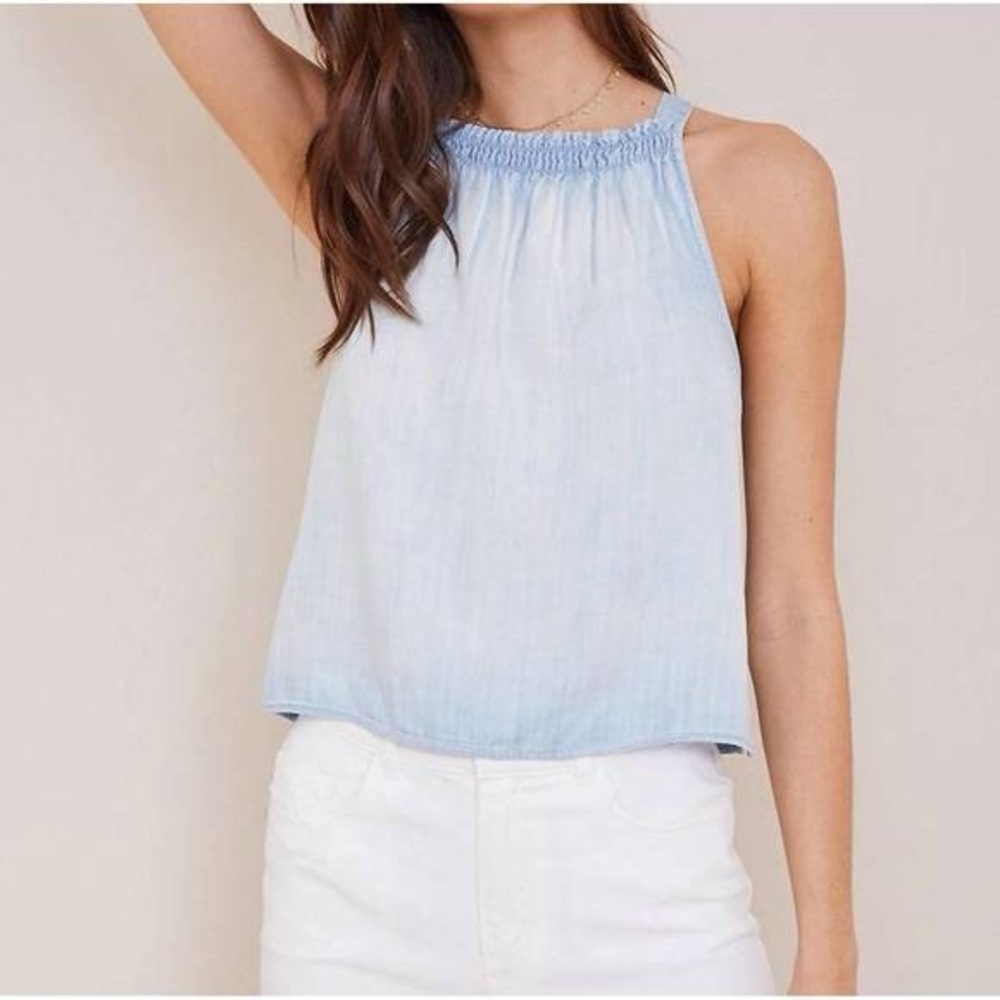 Bella Dahl Shirted Smock Neck Tank Top in Light Mist. 💫